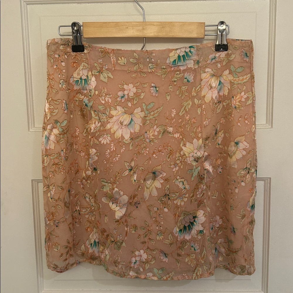 🛍 2/$18 Urban Outfitters Peach Rose Floral Mini Skirt Size M